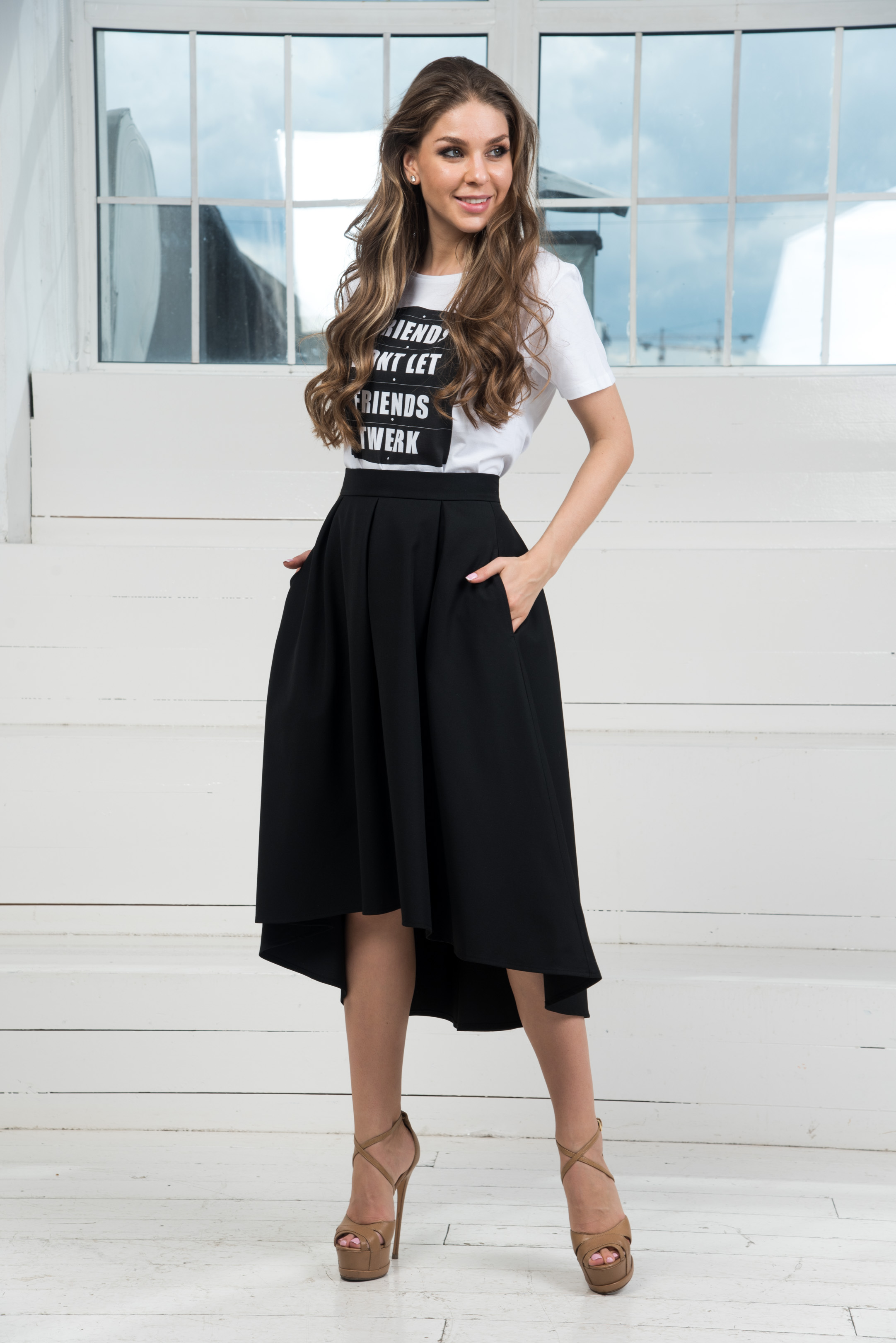 Фото товара 15070, черная юбка колокол с карманами